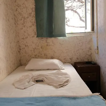 بنسيون عزيز 2 2* أنطاليا