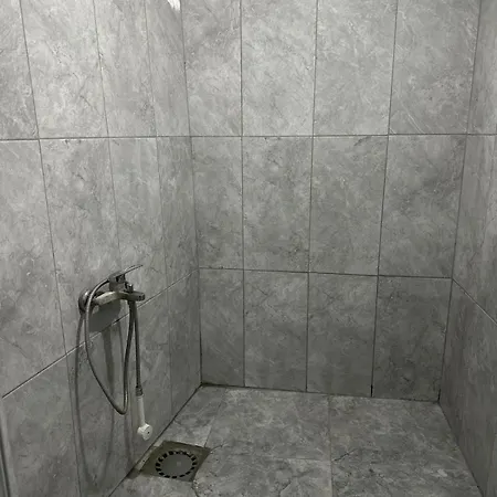 بنسيون عزيز 2 2* أنطاليا