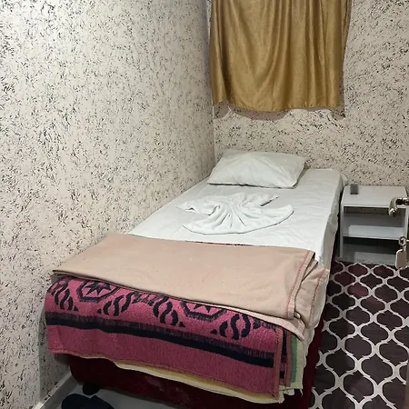 بنسيون عزيز 2 2* أنطاليا